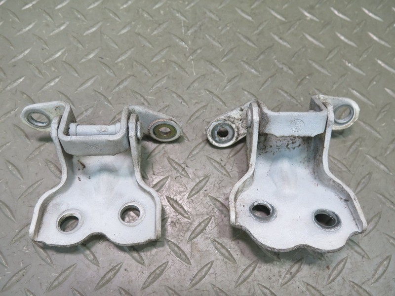 1991-1997 TOYOTA LAND CRUISER FJ80 FRONT RIGHT DOOR UPPER & LOWER HINGE SET OF 2