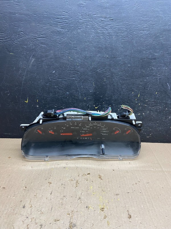 2006 Ford E350 Gauge Speedometer Cluster OEM u4974 DG