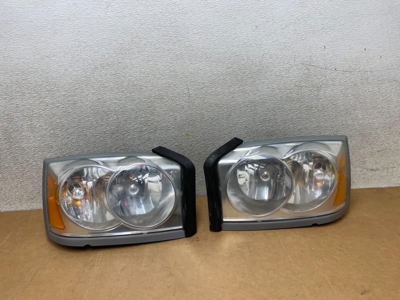 2005 to 2007 Dodge Dakota Left+Right Halogen Headlights X2744 DW