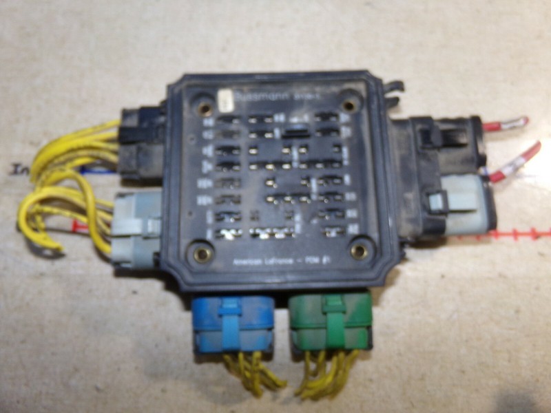 Bussman 31120-1 Power Distribution Fuse Box Block Module *FREE SHIPPING*