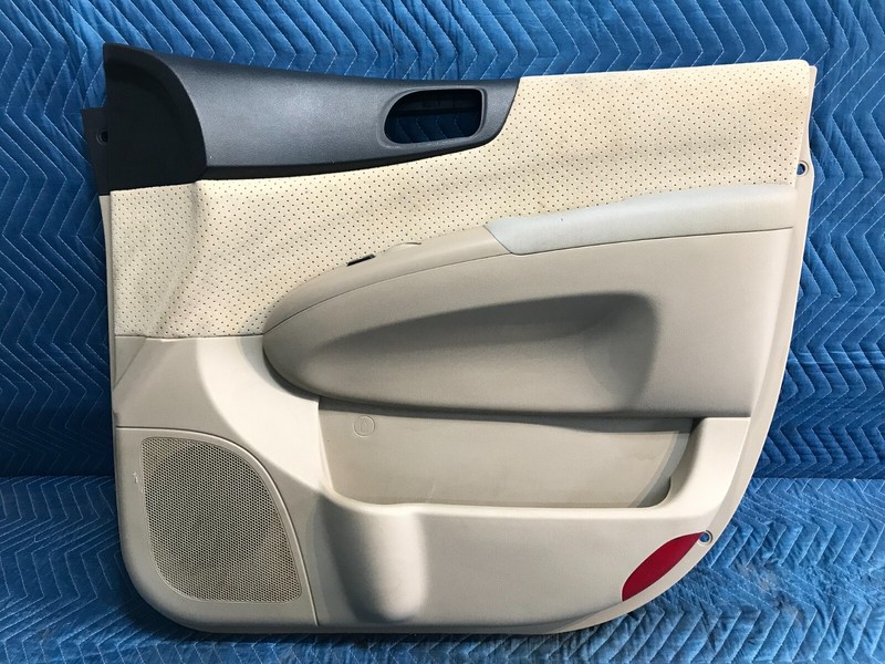07-08 HYUNDAI ENTOURAGE Front Door Trim Door Panel Right RH Passenger Beige