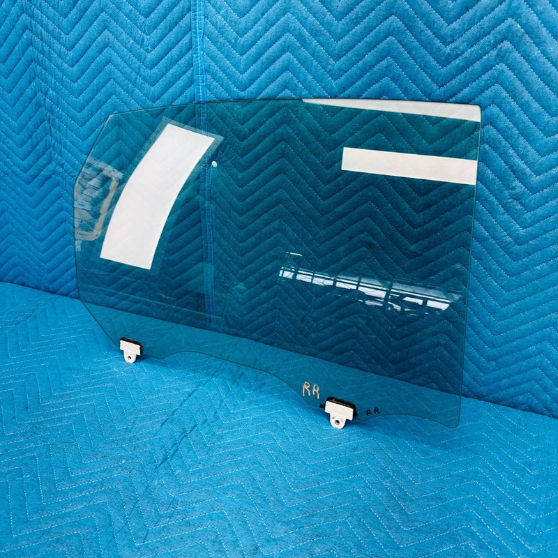 2011–2019 Infiniti M56 M37 Q70 Rear Right Door Glass OEM 823001MA0A