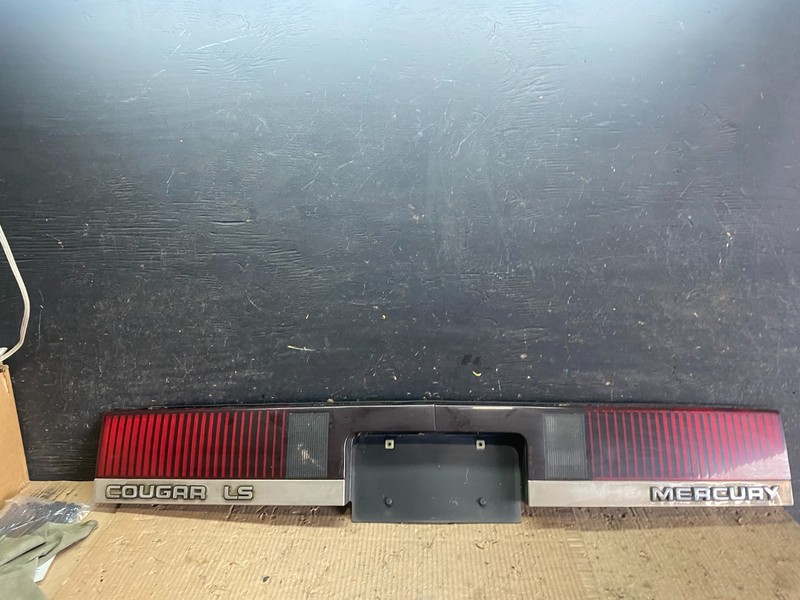 1989 1990 Mercury Cougar LS Rear Trunk Center Tailgate Tail Light Panel w9937 DG