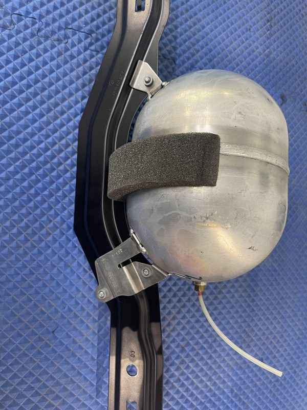 03-11 Mercedes W211 E500 CLS500 Airmatic Compressor Air Pressure Tank OEM*