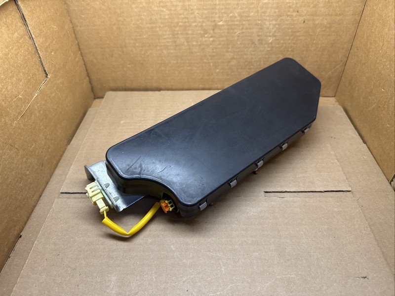 2020-2024 Nissan Titan Front Right Side Passenger Knee Lower Air Bag Airbag
