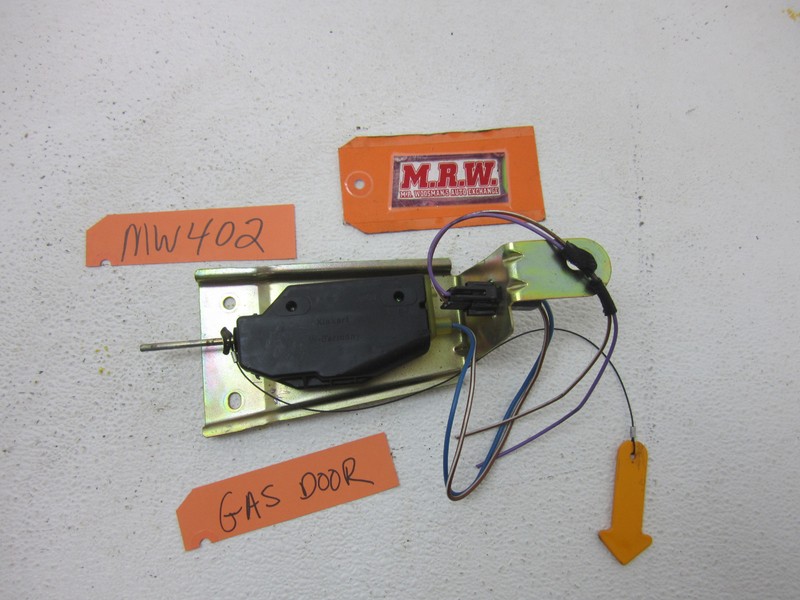 93-98 SAAB 9000 GAS DOOR RELEASE TANK SWITCH ACTUATOR FUEL FILLER 43-04-911 CAR