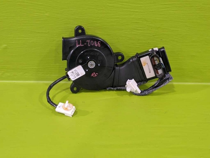 13 M37 PASSENGER RIGHT FRONT SEAT BLOWER MOTOR OEM 3802-77
