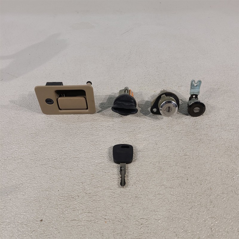 99-04 Ford Mustang Ignition Door Trunk Lock Set Cylinder Glove Box Key Aa7447