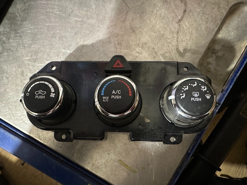 15-23 DODGE RAM 1500 3500 OEM HEATER AC A/C CLIMATE CONTROL PANEL 68236776AB