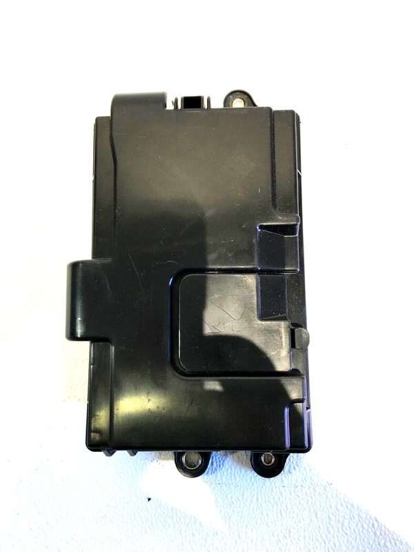 02 - 05 Lexus SC 430 Rear Trunk Boot Luggage Fuse Relay Junction Box 82670-24091