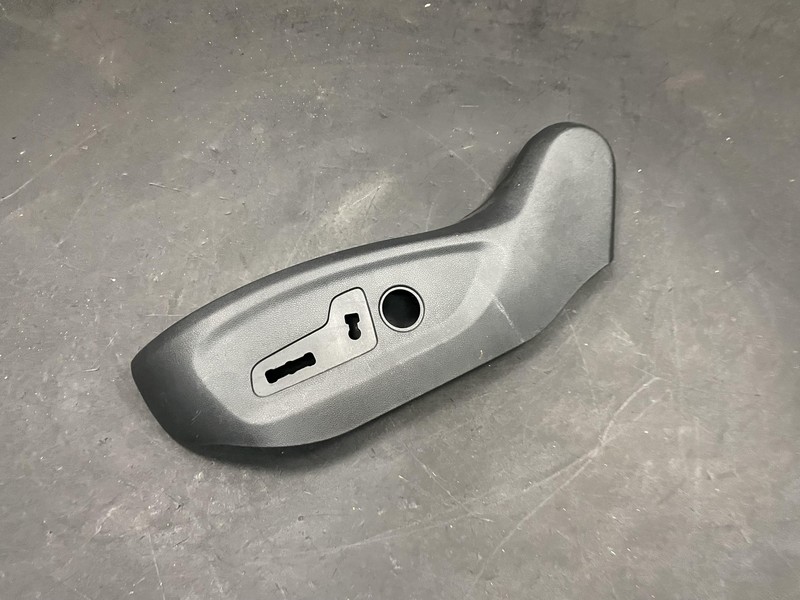 Front Left Seat Outer Side Cover 2018 Kia Sportage 88171-D9110 2017 2019- 2022 X