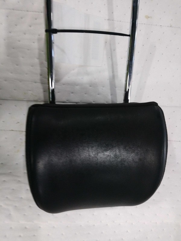 2022 KIA Telluride Right Black Headrest OEM Used 46000 Miles NJ25-22023-550522
