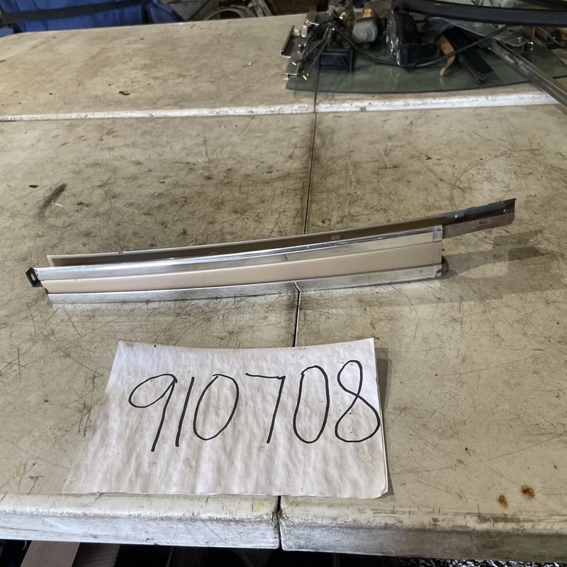 1986-1991 Mercedes 420SEL W126 Rear RightDoorWindow Trim Molding