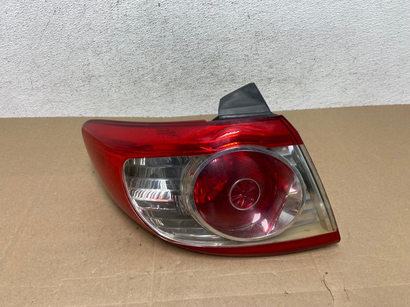 2010 to 2012 Hyundai Santa Fe Left Driver Side LH Tail Light OEM AE4868 LK