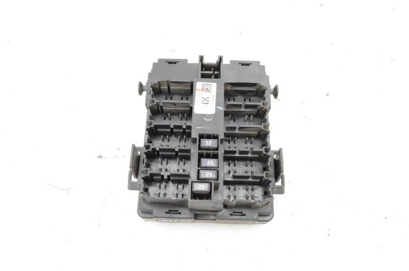 2008-2013 Chevy Silverado 1500 Crew Cab 5.3L Fuse Box Relay Junction Box 2578132