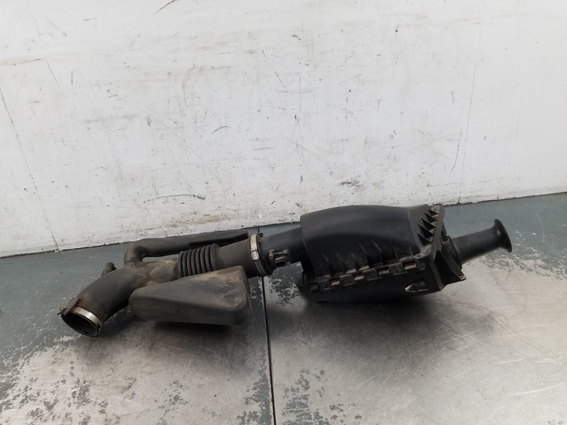 2006 Grand Marquis / Crown Vic Victoria Air Intake Assembly #53752 Y1