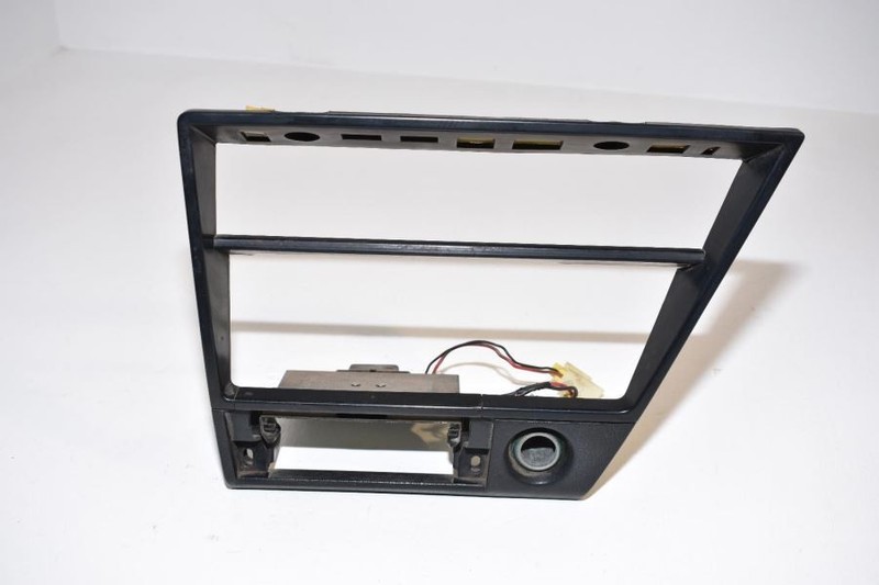 1984-1986 NISSAN 300ZX Z31 3.0L CENTER DASH BEZEL RADIO BEZEL OEM