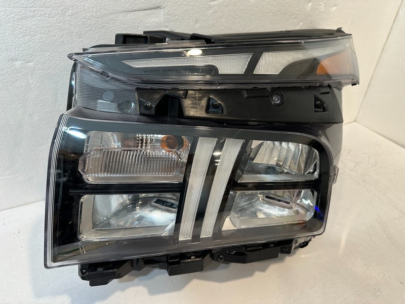 2021-23 Hyundai Santa Fe Driver Headlight Left Headlight part# 92101S2500