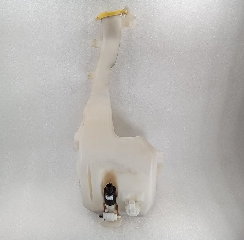 2005-2006 Jeep Grand Cherokee Commander 264 Washer Bottle Pump 05143580AA