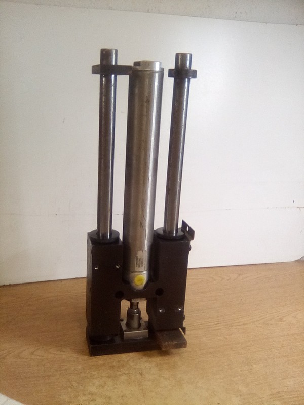 Numatics 2000D01-11A-03 Guided Cylinder