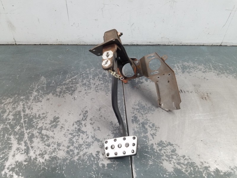 2005 Pontiac GTO Brake Pedal Assembly #2371 S1