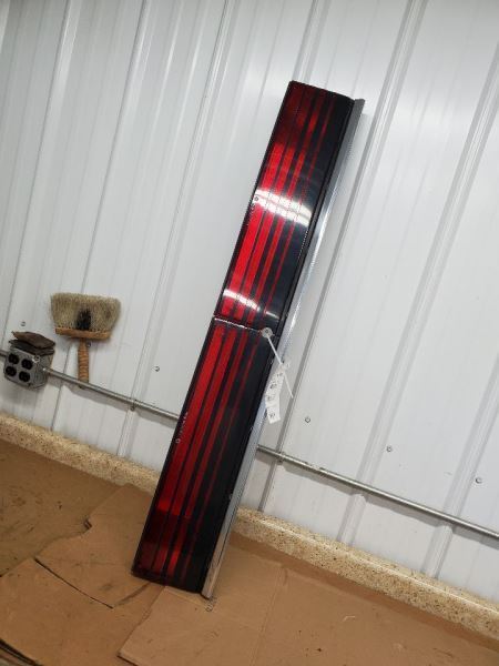 Tail Light 2 Door Center Excluding Gtc Fits 87-92 LE BARON 284641