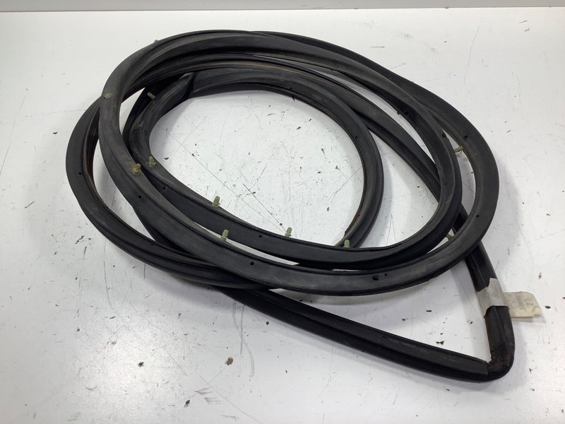 84-87 Honda Civic 3D Right Door Seal Weatherstrip 75880-SB3-013 OEM
