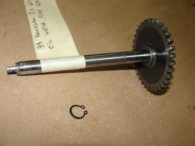 99 KAWASAKI ZX 600-G OIL WATER PUMP GEAR SHAFT ZX600