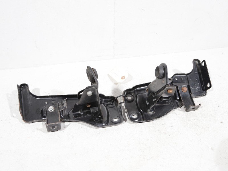2017-2020 MASERATI LEVANTE 3.0L LEFT RIGHT FRONT RADIATOR MOUNT BRACKET OEM 🚗