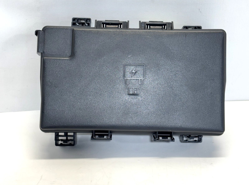 ✅ 2015-21 RAM 1500 Class POWER DISTRIBUTION CENTER RELAY FUSE BOX Engine Bay OEM