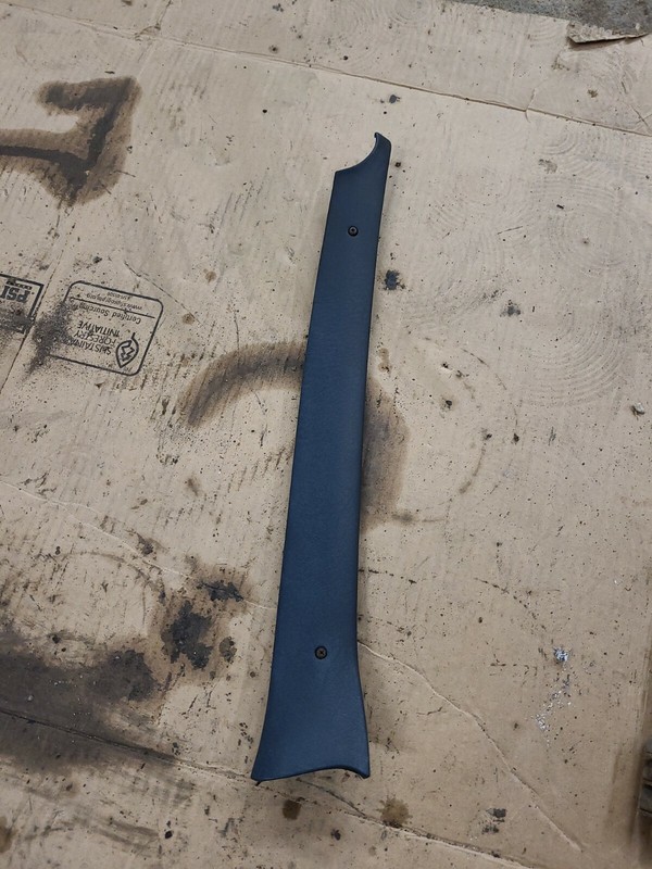 MERCEDES BENZ w115 W114 A PILLAR TRIM FRONT RIGHT 220 D/8