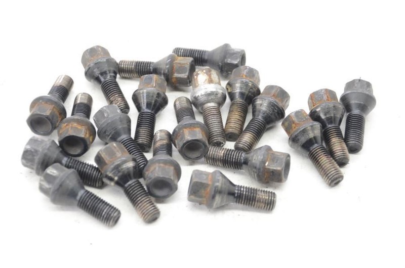 1996-2002 BMW Z3 Roadster Set of 20 Lug Nuts