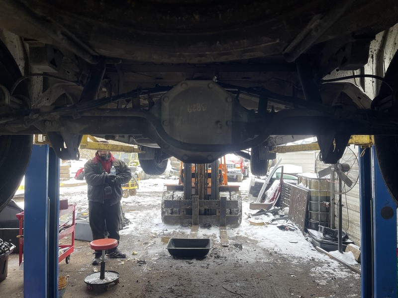 2002-2006 Dodge Mercedes Freightliner Sprinter Van Rear Axle Clean Assembly