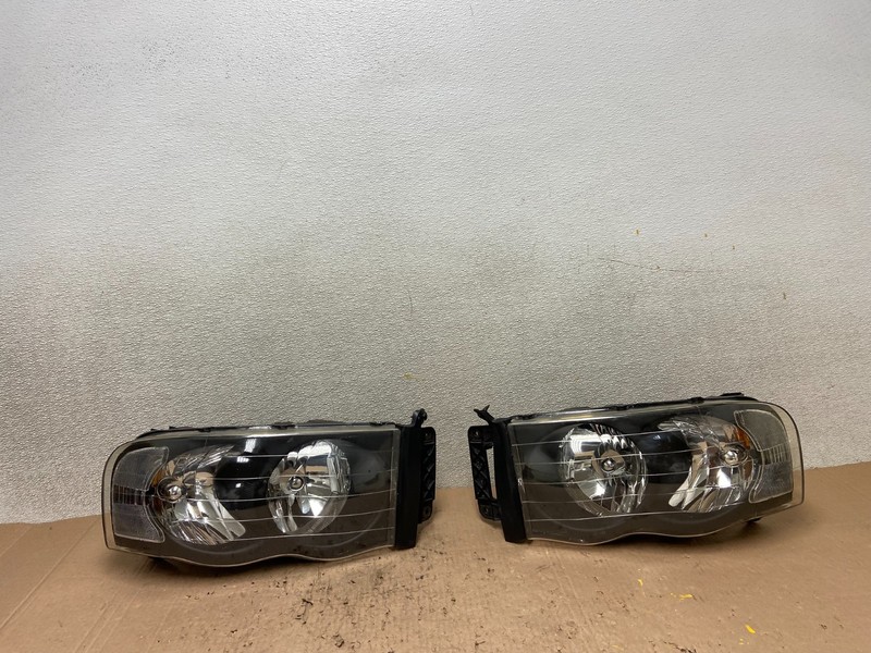 2002 to 2005 Dodge Ram Left+Right Side Halogen Headlights Y0503 DW