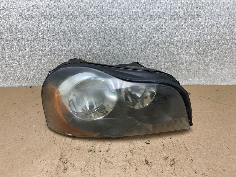 2003 to 2006 Volvo XC90 Right Passenger Rh Side Headlight Halogen W3000 DW