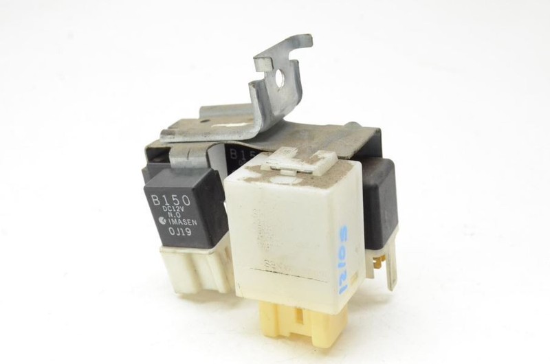 2001-2005 Mazda MX-5 Miata 1.8L Flasher Relay LC62 66 830