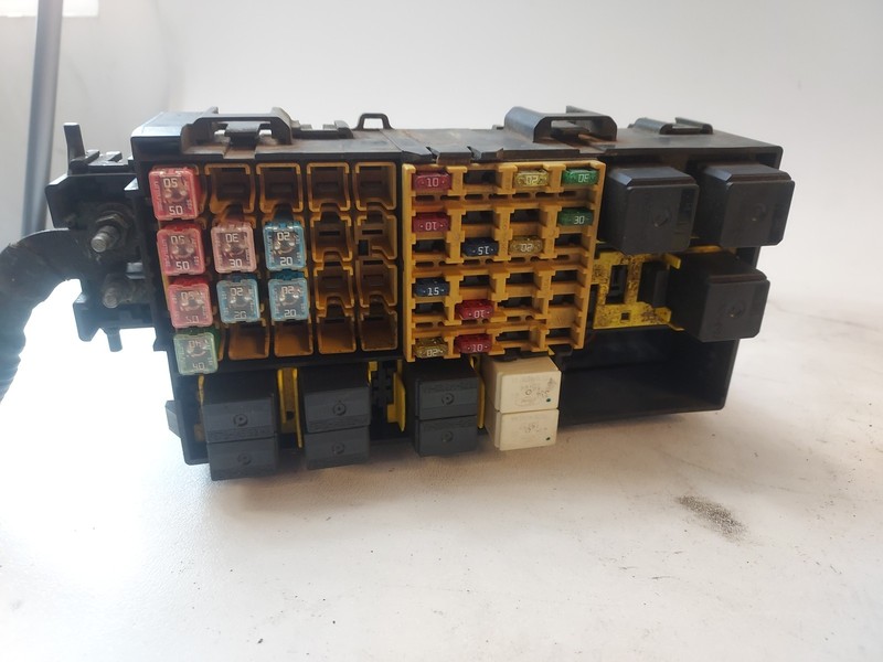2002 Mazda B3000 3.0L 5-Speed Manual Trans Engine Fuse Box Relay OEM