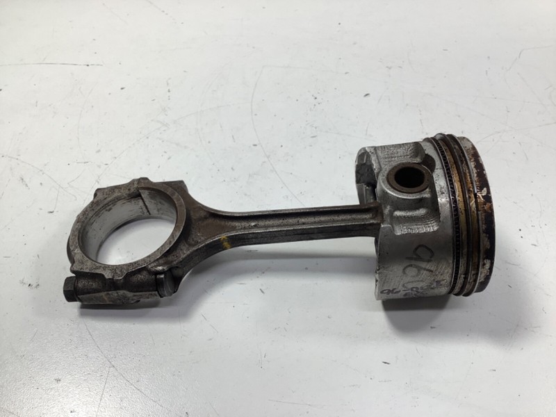 96-00 Honda Civic EX Piston P2P & Connecting Rod 13010-P2E-000 OEM