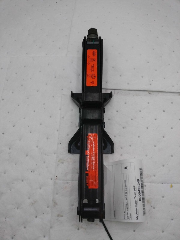 2013 Nissan Altima Floor Jack Black Used OEM 2959397 Slightly Damaged