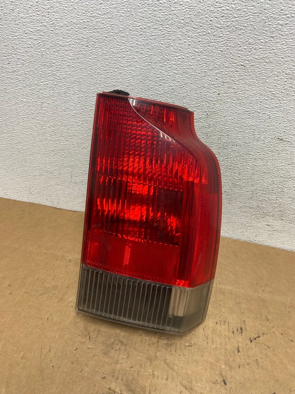 2001 - 2004 Volvo XC70 V70 Right Passenger Side LH Tail Light Oem AD5180 LK