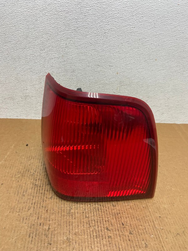 2003 to 2006 Lincoln Navigator Right Passenger Side Tail Light Oem AE0295 LK
