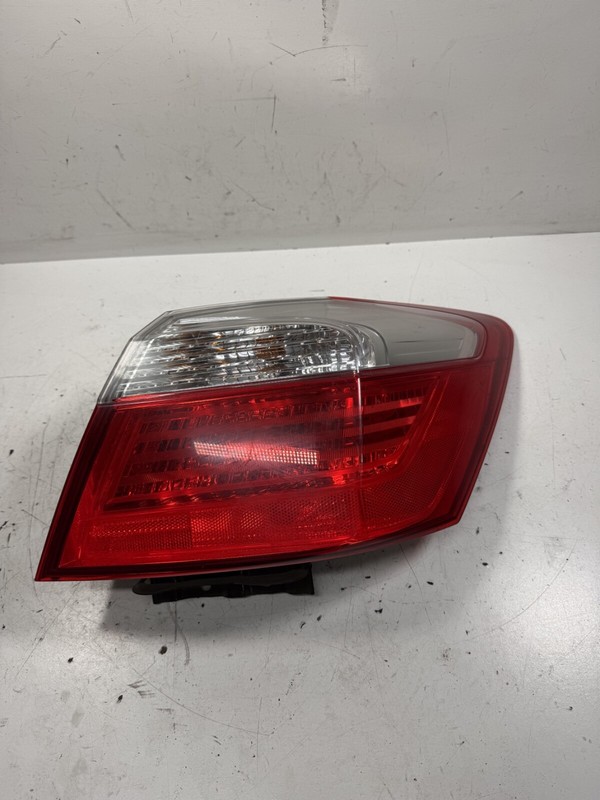 013-015 Honda Accord 4 Door Right Tail Light Assembly NON LED 33500-T2A-A01 OEM