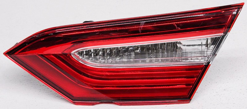 OEM Toyota Camry Right Passenger Side Halogen Tail Lamp Lens Chip 81580-06620