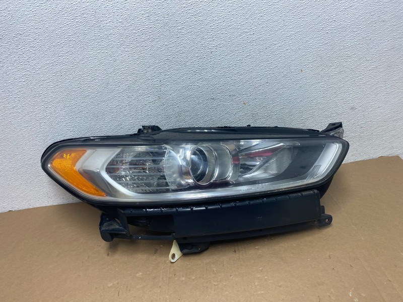 2013 to 2016 Ford Fusion Right Passenger Rh Side Headlight AD7884 DW