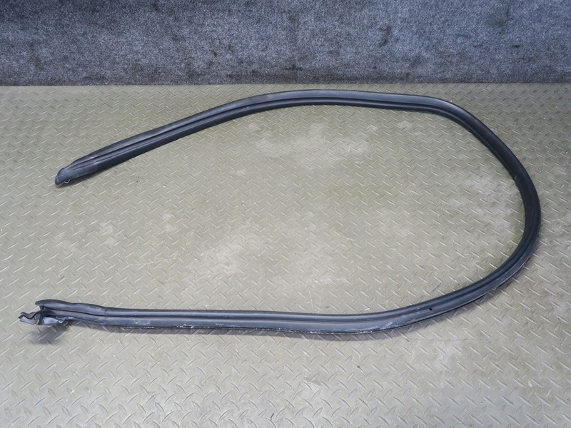 97-04 PORSCHE BOXSTER 986 RIGHT DOOR WEATHERSTRIP RUBBER SEAL GASKET