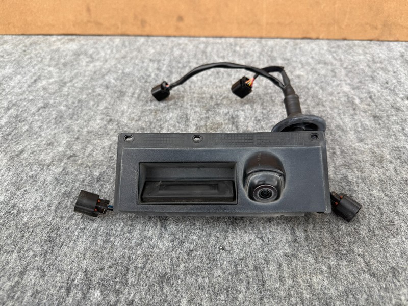KIA STINGER 2018-2023 OEM REAR VIEW TRUNK BACKUP CAMERA WITH HANDLE ASSEMBLY
