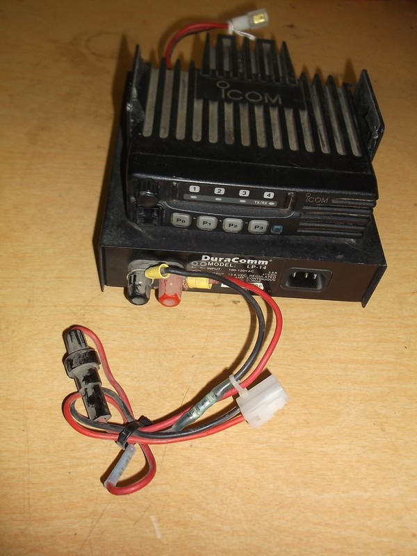 DuraCom LP-14 Power Supply w/ iCom Radio IC-F221S w/ Microphone IC202E-ICF221S