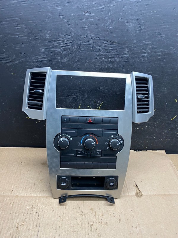 2008 to 2010 Jeep Grand Cherokee Center A/C Heater Climate Control OEM Y5396 DG