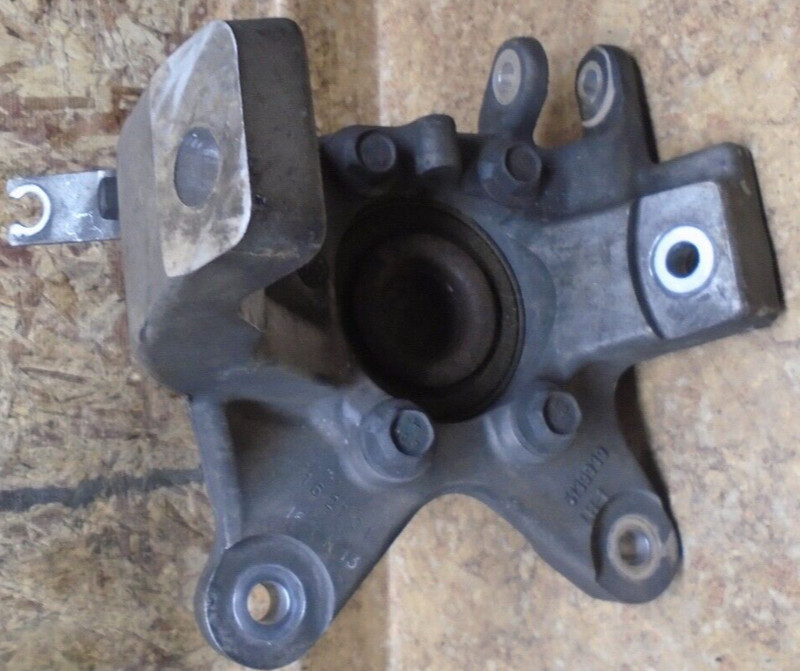 2016 Polaris Slingshot Sling Shot Front Wheel Hub Knuckle Carrier Lug Stem LH 16
