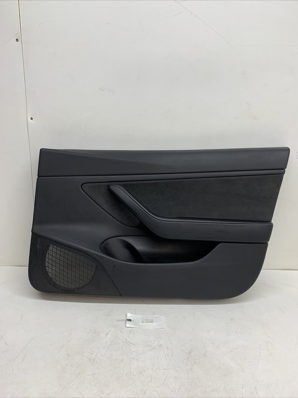 17-20 TESLA 3 FRONT PASSENGER RH INSIDE INTERIOR DOOR TRIM PANEL 42050 C2
